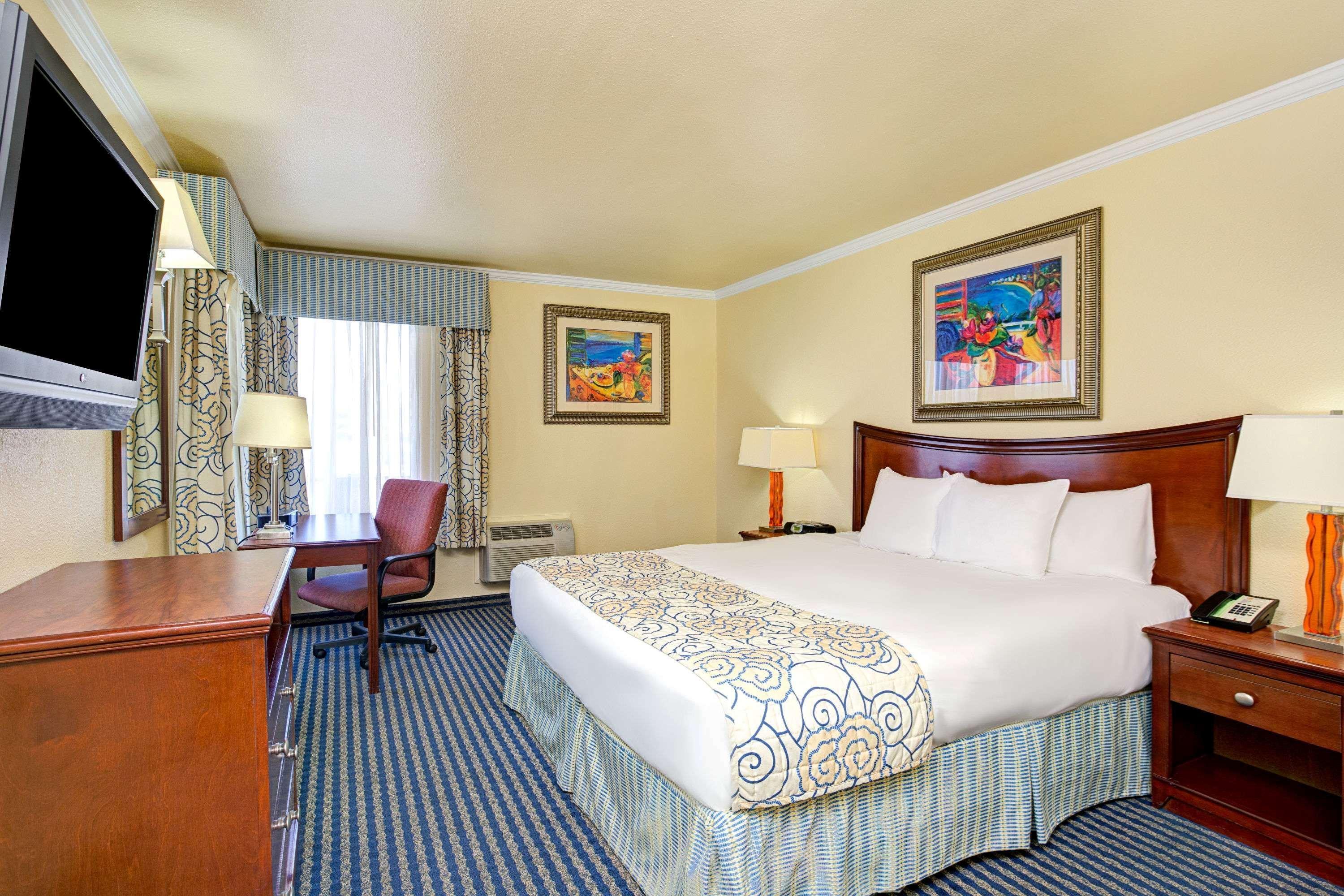 Super 8 By Wyndham Santa Cruz Beach Boardwalk Exterior foto